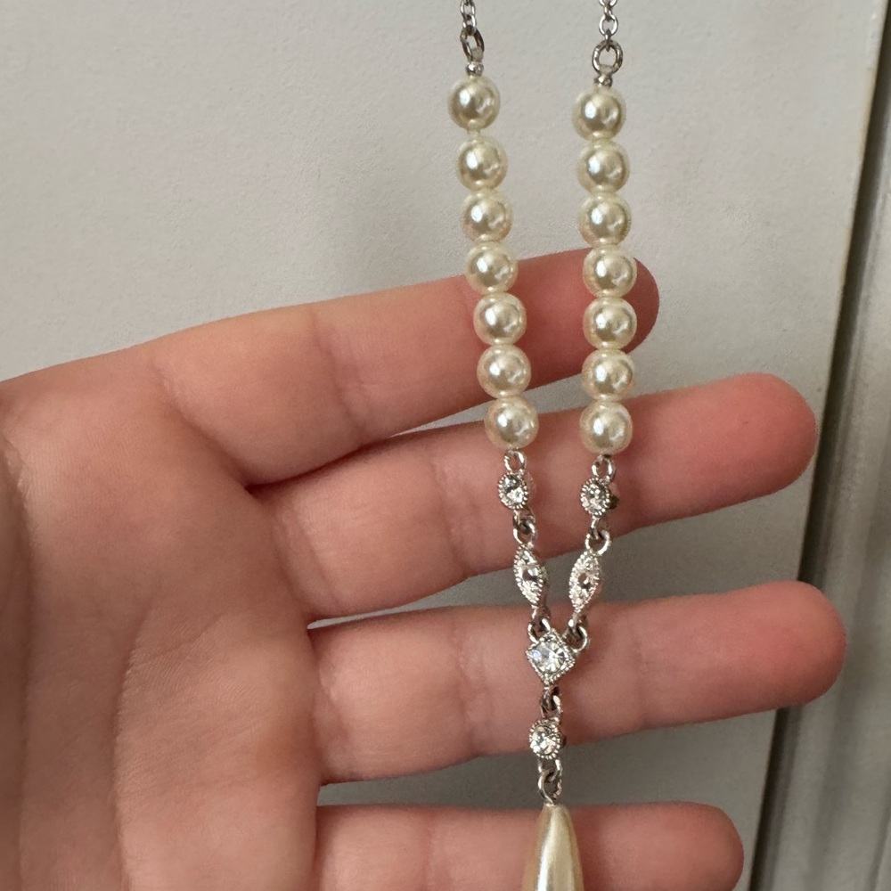 Elegant Pearl and Silver Necklace